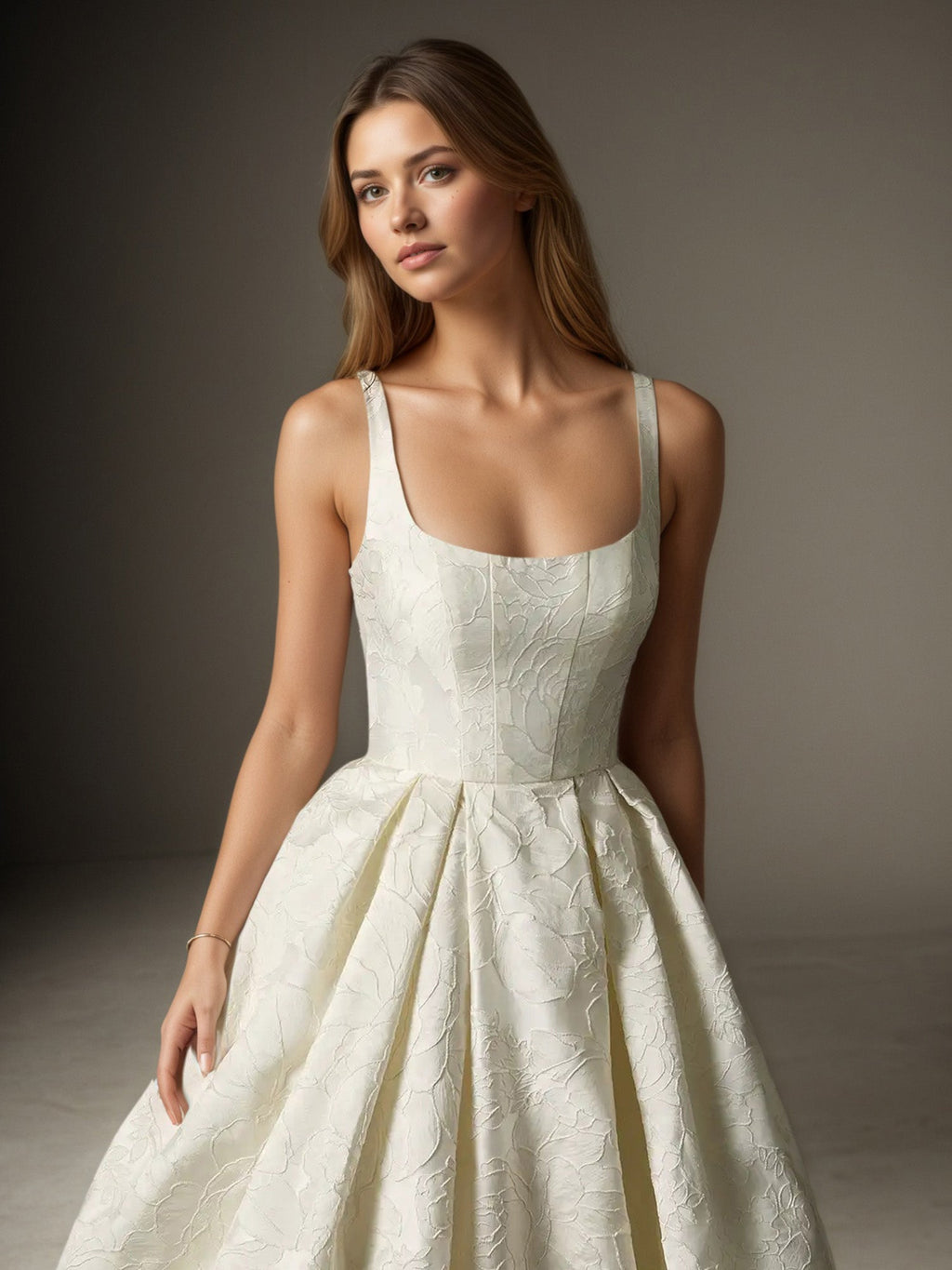 Robe de mariée blanche style robe boule avec poches en jacquard floral