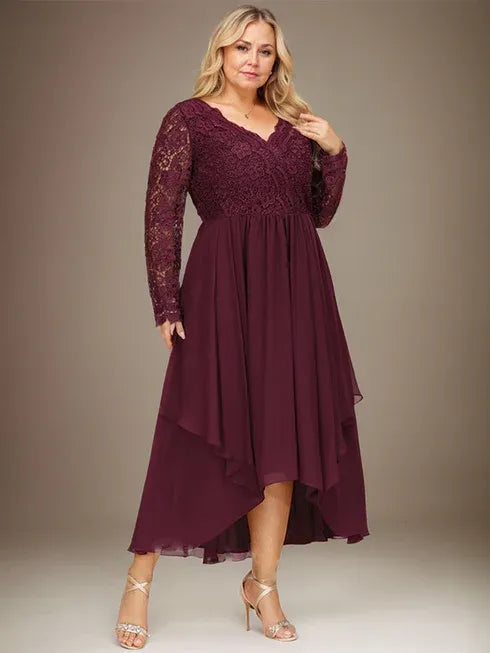Abito da madre della sposa in chiffon e pizzo asimmetrico, linea a trapezio, scollo a V