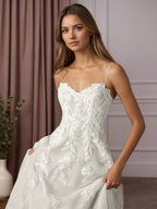 Weißes Ballkleid trägerlos aus Spitze, Hochzeitskleid