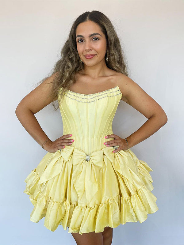 Robe courte trapèze bustier en satin pour bal avec nœud