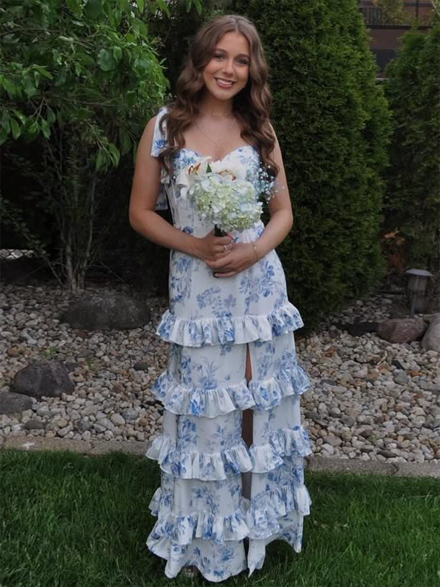 Vestido largo línea A sin tirantes con estampado azul y volantes en capas para fiesta