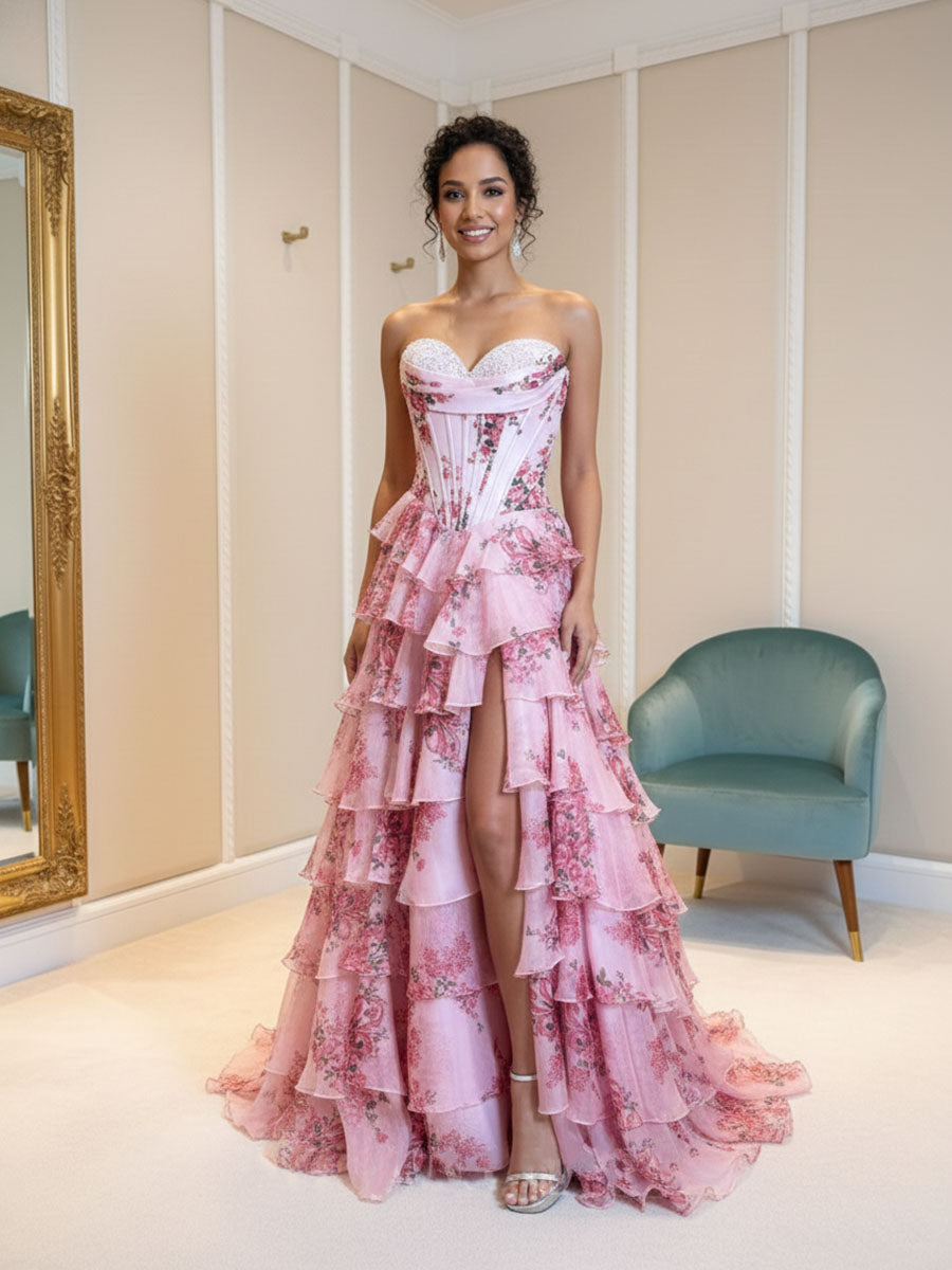 Robe de bal longue ligne A bustier sweetheart imprimé en tulle à étages avec fente