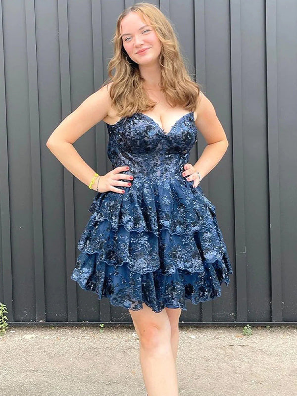 Robe courte de bal en ligne A avec bretelles spaghetti et volants en dentelle