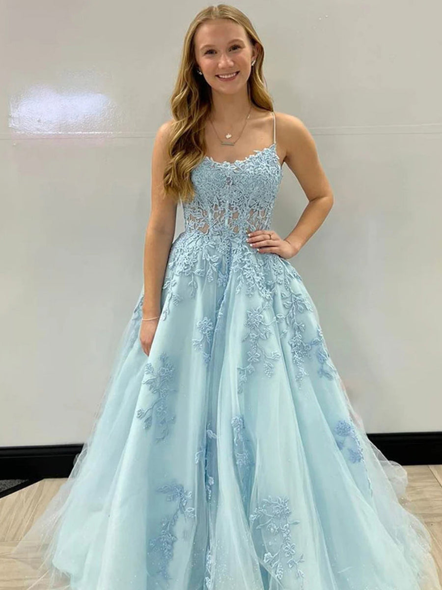 Vestido longo de formatura em linha A com alças finas, costas com corpete e aplicações