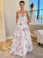 Vestido de fiesta largo de gasa floral con escote corazón y falda en capas con abertura