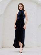 Marineblaues Stretch-Samt Halfter-Ausschnitt ärmelloses asymmetrisches Kleid