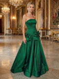 Vestido de baile tomara que caia, linha A, cintura caída com detalhes de laço