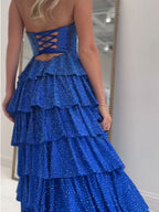 Vestido largo de fiesta de satén línea A sin tirantes con escote corazón y abertura en la espalda