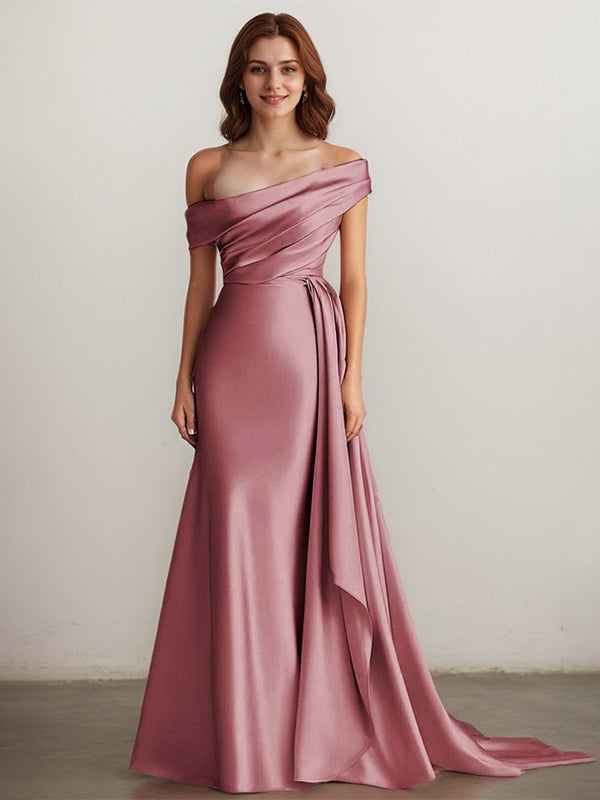 Elegante abito lungo formale color champagne senza spalline con mantella laterale