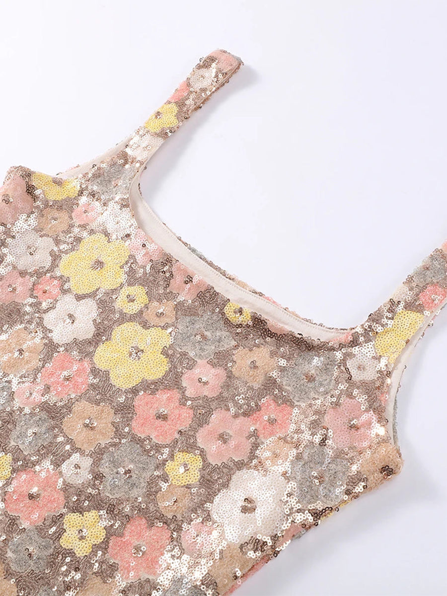 Robe de bal ajustée à col carré avec fleurs pailletées