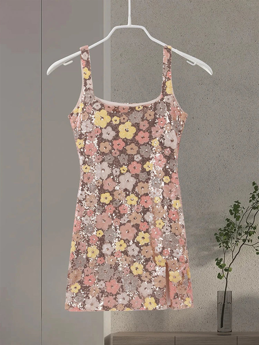 Robe de bal ajustée à col carré avec fleurs pailletées