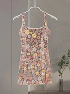 Robe de bal ajustée à col carré avec fleurs pailletées