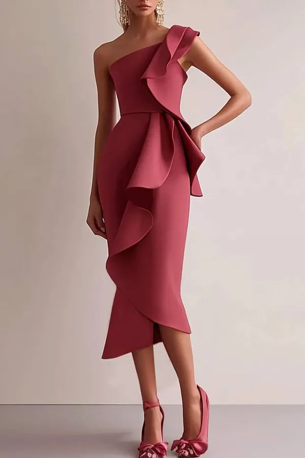 Halbformelles rotes Maxikleid mit asymmetrischem One-Shoulder-Rüschendetail
