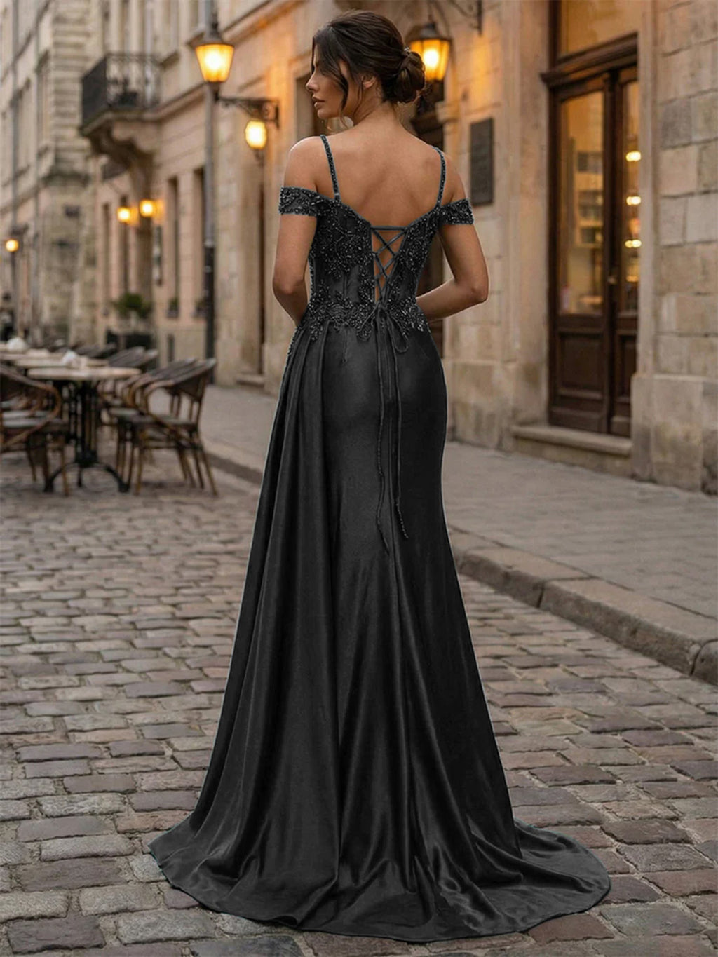 Vestido longo de festa verde esmeralda em cetim com corpete bordado