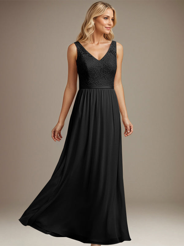 Abito da madre della sposa in chiffon e pizzo blu polvere a linea A, scollo a V e lunghezza fino a terra