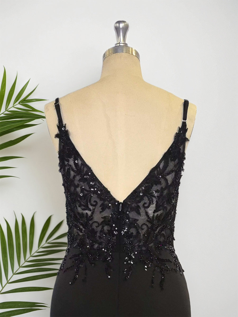 Robe courte moulante à col en V pour bal de promo avec appliques