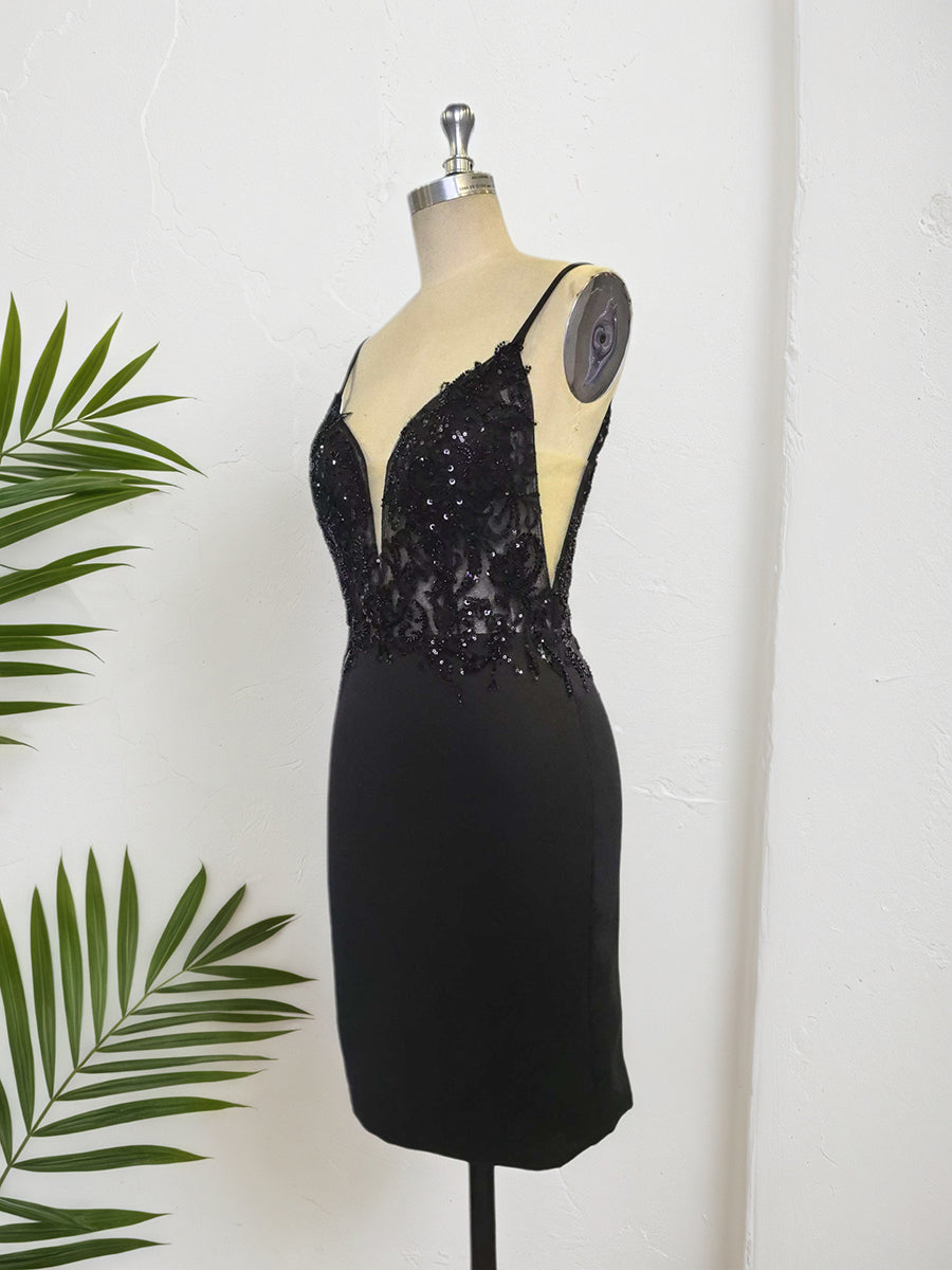 Robe courte moulante à col en V pour bal de promo avec appliques