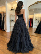 Robe de bal en satin noir avec dentelle, appliques, corset et fente