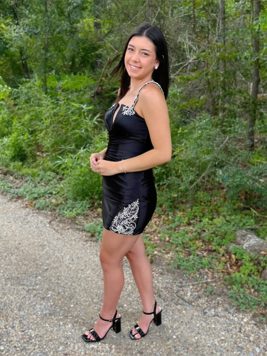 Robe courte de bal de fin d'année en satin avec perles cristallines
