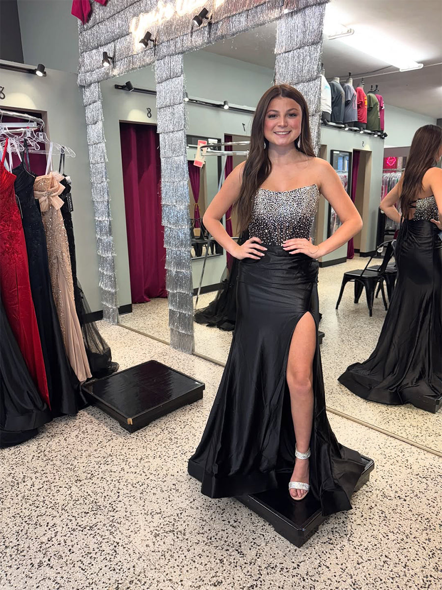 Vestito da ballo in raso nero senza spalline con corsetto perline di cristallo e spacco alto