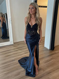 Schwarzes Meerjungfrau Satin Spaghettiträger langes Abschlussballkleid mit Applikationen