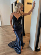 Schwarzes Meerjungfrau Satin Spaghettiträger langes Abschlussballkleid mit Applikationen