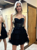 Abito da festa a linea A con spalline sottili, balze in tulle e paillettes