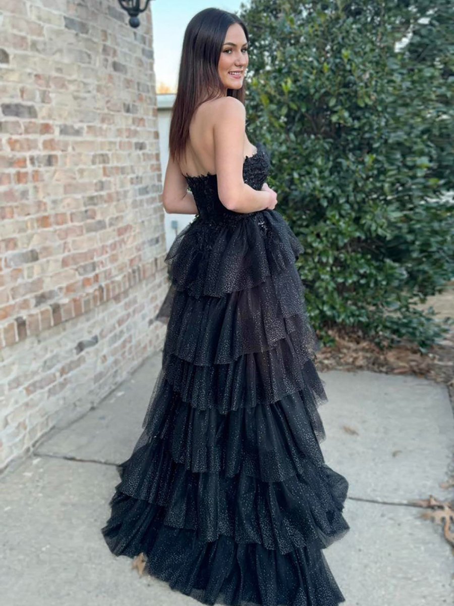 Vestido largo de fiesta negro en línea A, sin tirantes, con capas de tul y apliques