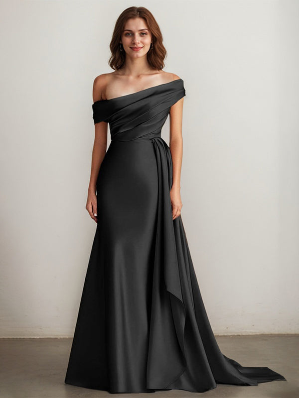 Elegante abito lungo formale color champagne senza spalline con mantella laterale