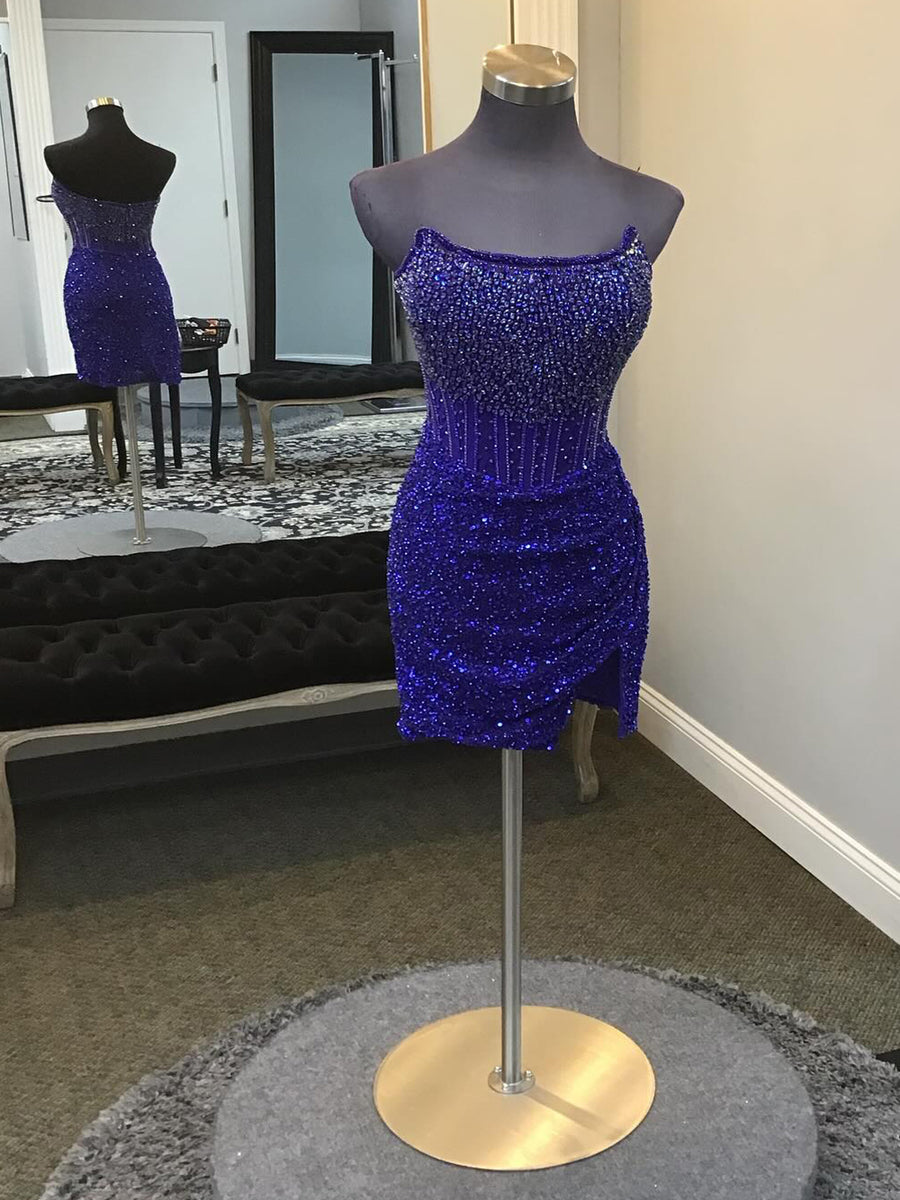 Robe de bal courte moulante sans bretelles avec sequins et perles