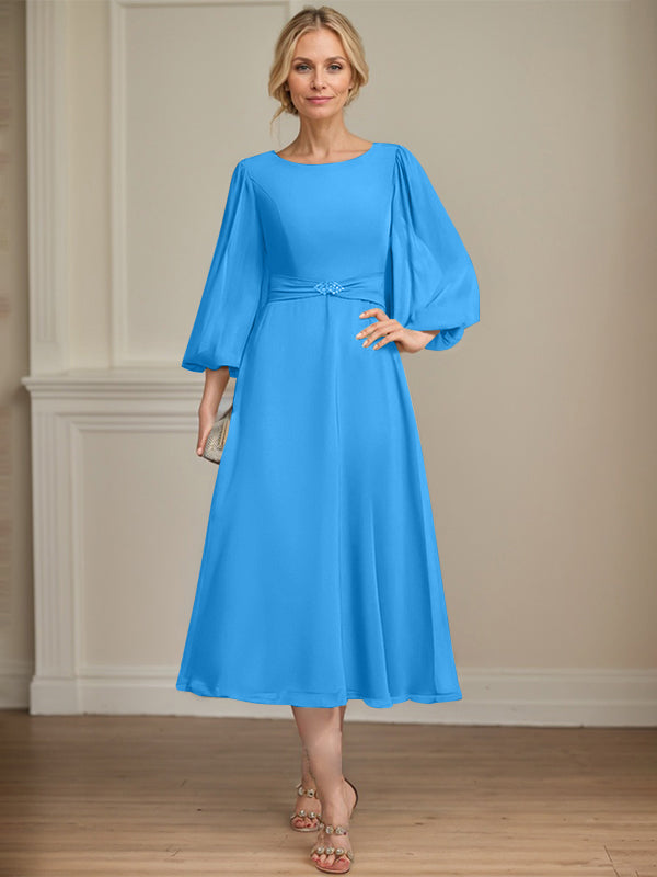 A-Linien Rundhals Tee-Länge Chiffon Kleid für die Brautmutter mit Kristallbrosche und Plissees