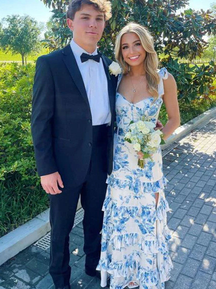 Vestido largo línea A sin tirantes con estampado azul y volantes en capas para fiesta