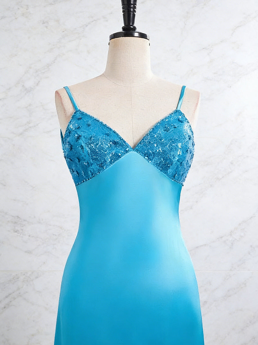 Vestido longo de baile azul cetim com corpete bordado e decote em V em A