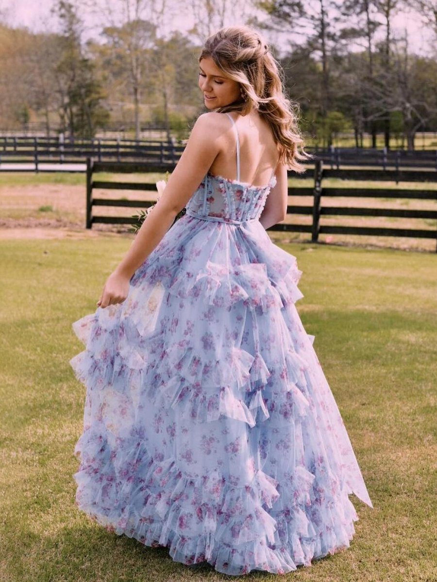Vestido largo de fiesta línea A azul floral, corsé de tul con volantes