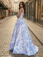 Abito lungo da ballo con corsetto in broccato blu con fiori e perle