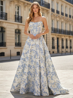 Abito da sera a linea A in broccato floreale blu senza spalline con spacco