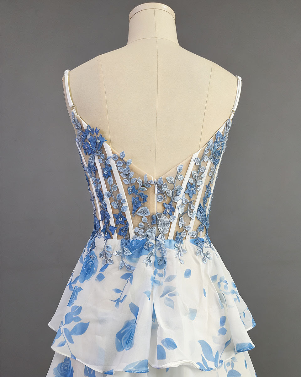 Blaues Blumenmuster gestuftes Rüschendetail Perlenbesetztes Korsett langes Ballkleid mit Schlitz