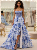 Blaues Blumenmuster, gestufte Rüschen, High-Low Abschlussballkleid mit besticktem Oberteil