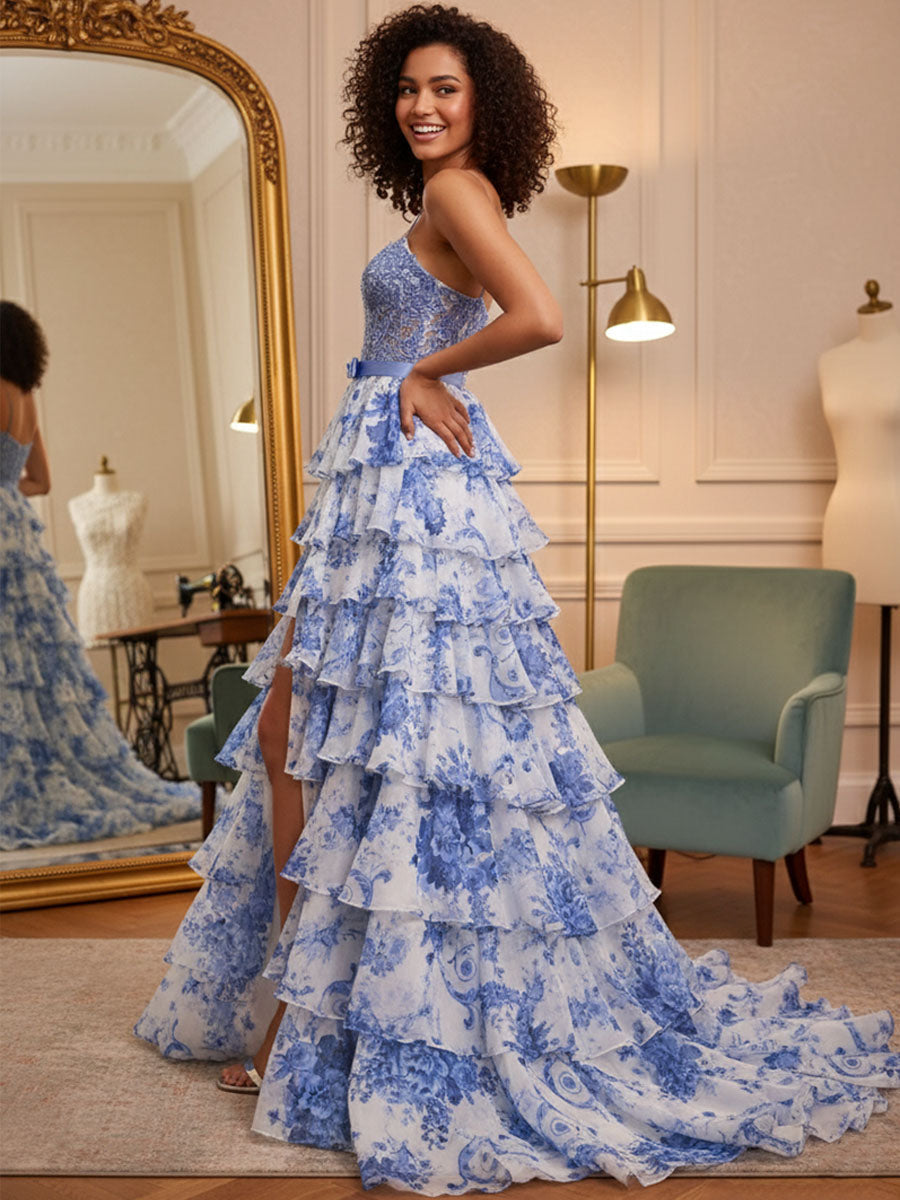 Blaues Blumenmuster, gestufte Rüschen, High-Low Abschlussballkleid mit besticktem Oberteil