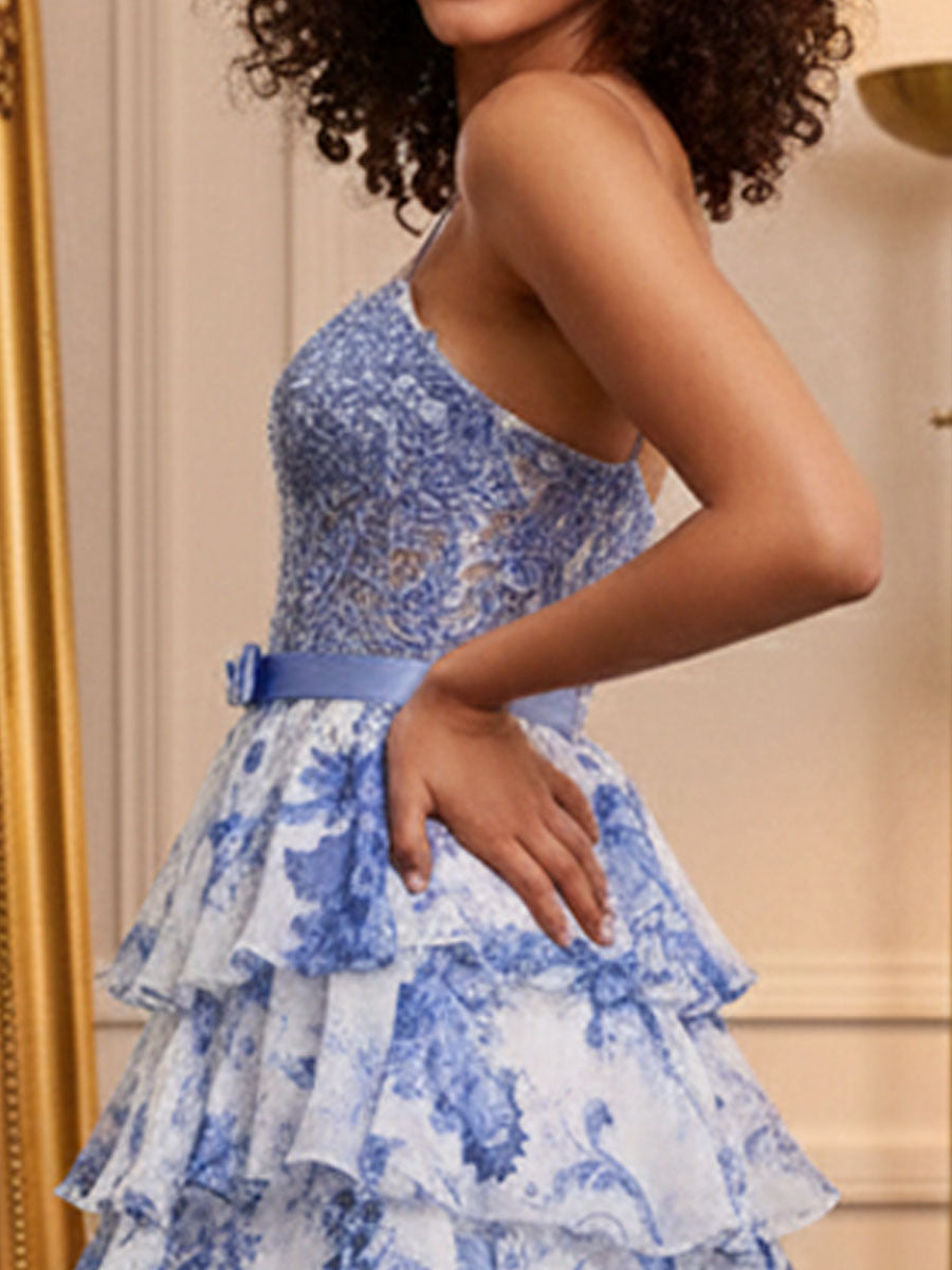 Blaues Blumenmuster, gestufte Rüschen, High-Low Abschlussballkleid mit besticktem Oberteil