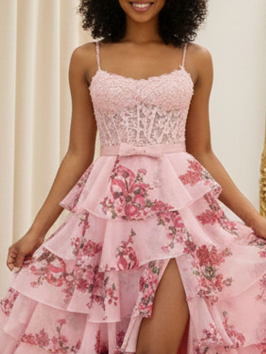 Blaues Blumenmuster, gestufte Rüschen, High-Low Abschlussballkleid mit besticktem Oberteil
