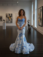 Robe de bal longue sirène bleue, bustier cœur sans bretelles à motif floral