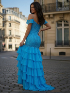 Robe de bal sirène bleue à volants superposés et appliques, épaules dénudées