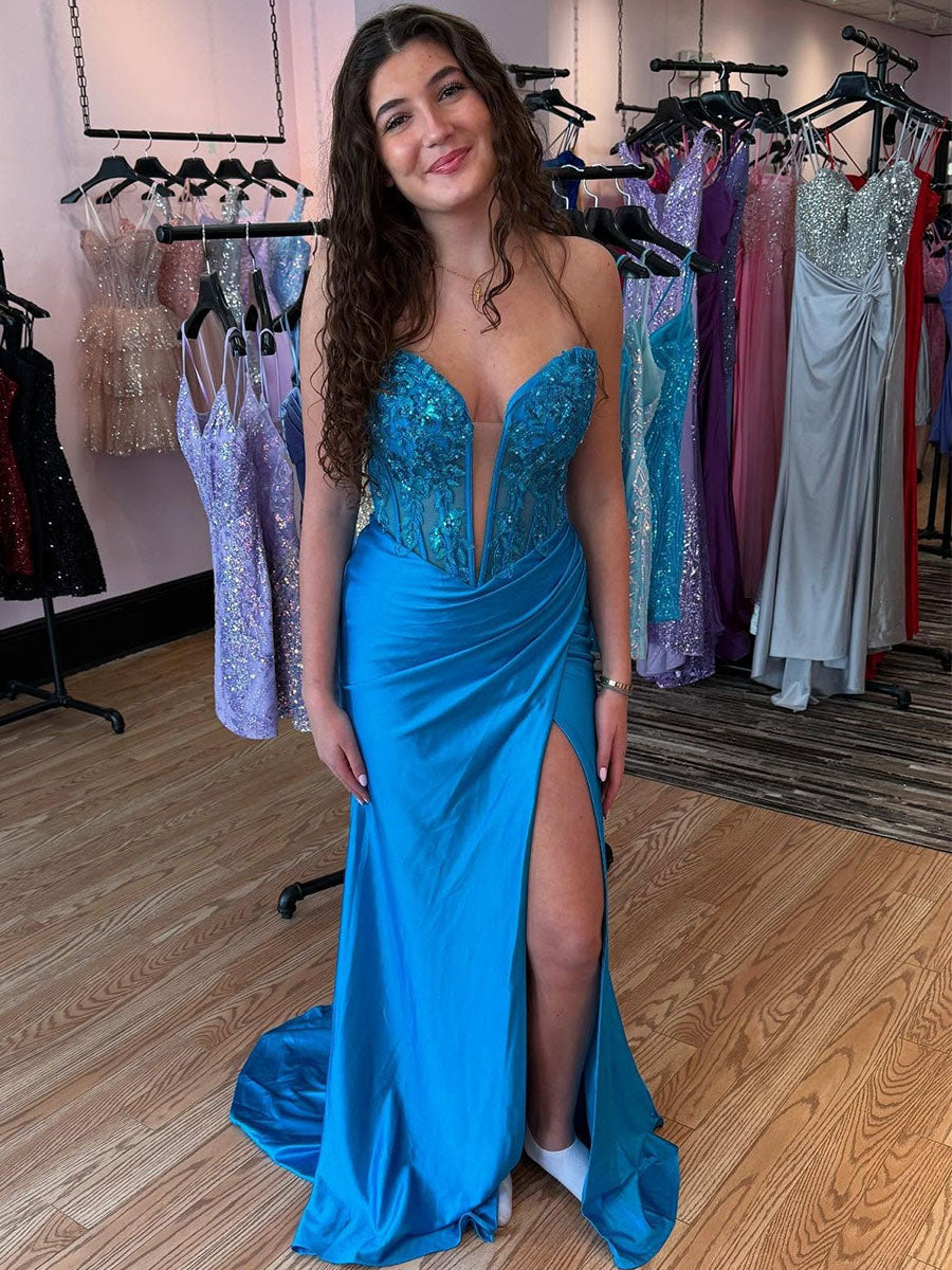 Vestido longo de baile estilo sereia azul com decote profundo e aplicações de lantejoulas