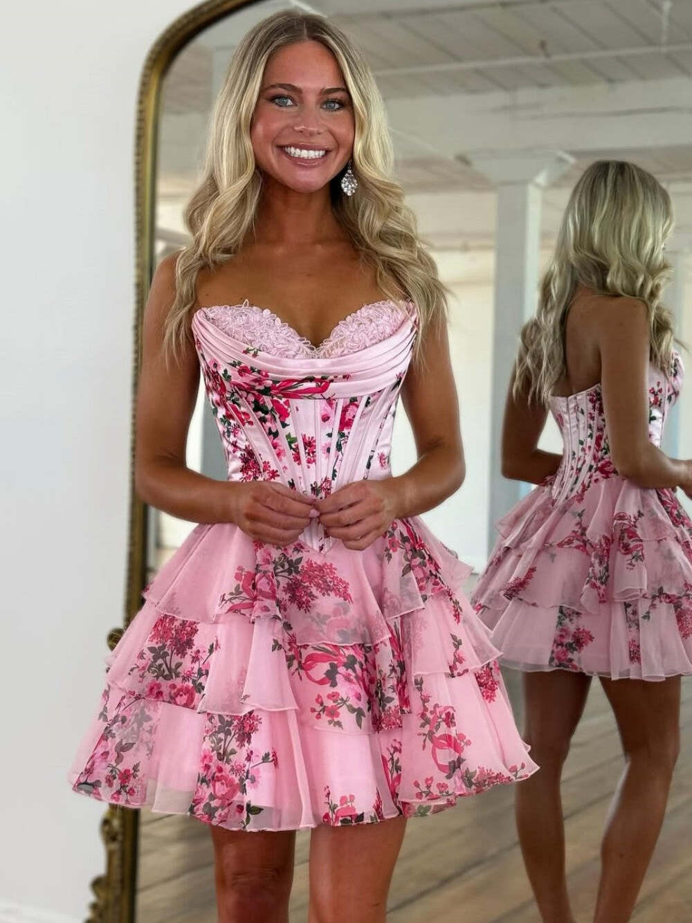 Robe de bal ligne A bustier cœur sans bretelles avec appliques et volants superposés