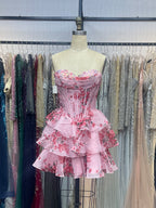 Robe de bal courte ligne A bustier cœur sans bretelles avec appliques et volants