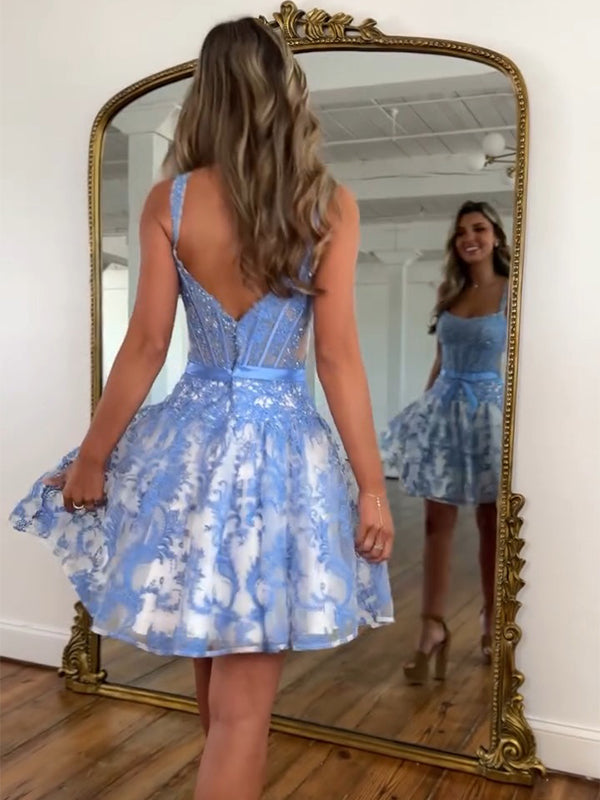 Robe de bal à corset imprimé floral bleu, coupe trapèze avec nœud