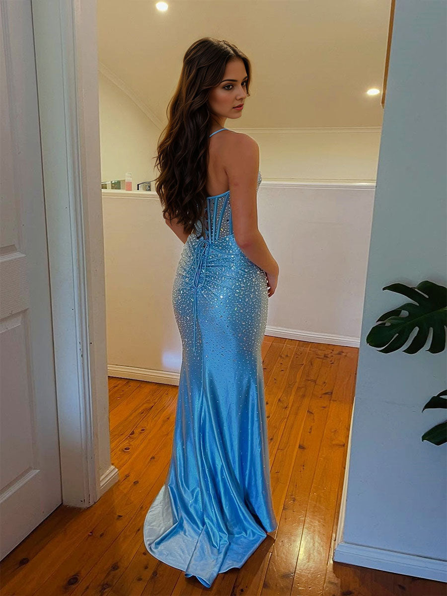 Blaues Korsett-Abendkleid mit Spaghettiträgern und verstreuten Strasssteinen, gedrehte Taille