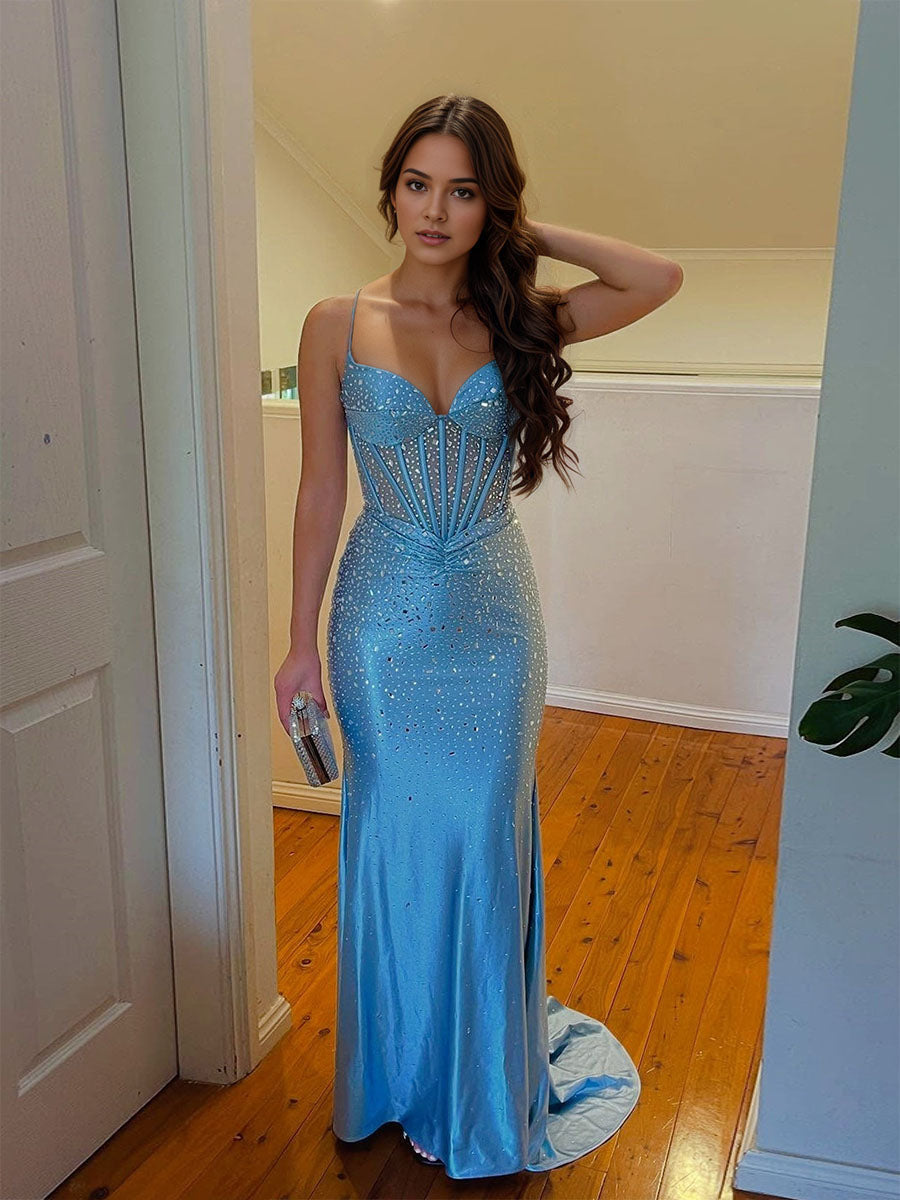 Blaues Korsett-Abendkleid mit Spaghettiträgern und verstreuten Strasssteinen, gedrehte Taille