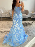 Blaues trägerloses Ballkleid mit Perlenbesatz, Korsett und Raffung, lang